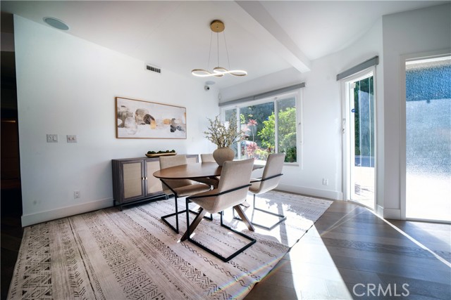Detail Gallery Image 19 of 33 For 753 Claymont Dr, Los Angeles,  CA 90049 - 3 Beds | 3 Baths