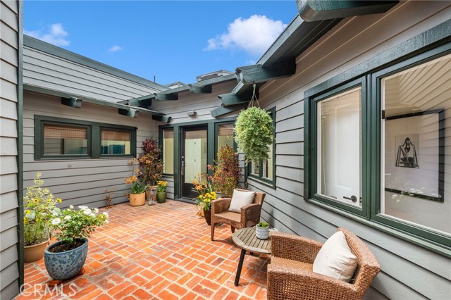 2335 Hillview Drive, Laguna Beach CA: https://media.crmls.org/medias/0ffd2ebb-715c-4c3f-a8c0-b7d5619aaf46.jpg