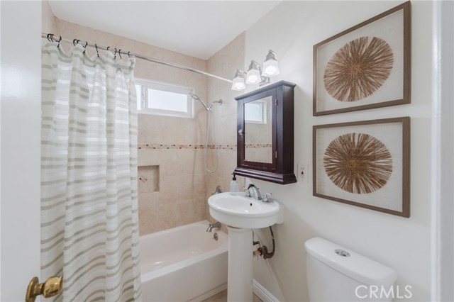 Detail Gallery Image 10 of 37 For 2127 W Sunrise Ave, Anaheim,  CA 92801 - 3 Beds | 1/1 Baths