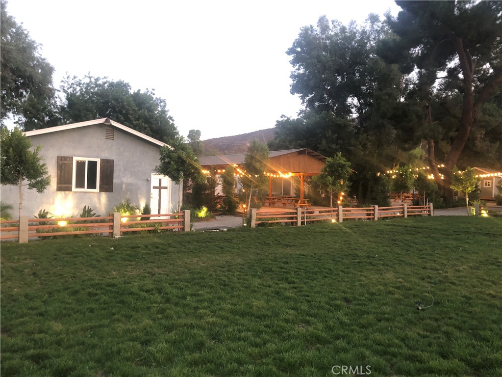 https://media.crmls.org/medias/0ffde988-5c34-4c57-8050-3a862652e14a.jpg?preset=X-Large