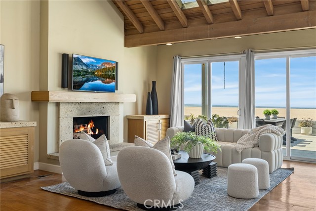 Detail Gallery Image 13 of 48 For 7008 W Oceanfront, Newport Beach,  CA 92663 - 5 Beds | 3/1 Baths