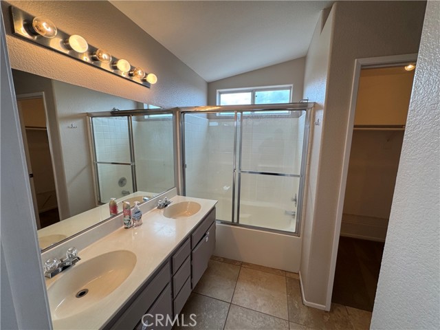 19004 Ivanpah Way, Apple Valley CA: https://media.crmls.org/medias/0ffee3f8-022d-4745-8e45-e83810283521.jpg