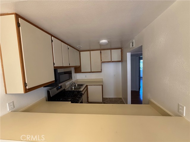 Detail Gallery Image 5 of 17 For 14758 Magnolia Bld, Sherman Oaks,  CA 91403 - 2 Beds | 2 Baths