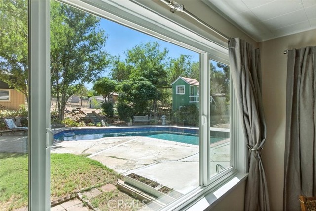 4817 Quartz Hill Rd, Quartz Hill CA: https://media.crmls.org/medias/0fff4b53-9c9a-466b-b930-7122da074e72.jpg