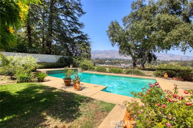 1075 Pine Oak Lane, Pasadena CA: https://media.crmls.org/medias/0fff602d-8910-4dcf-9ff3-50b017ddb62e.jpg
