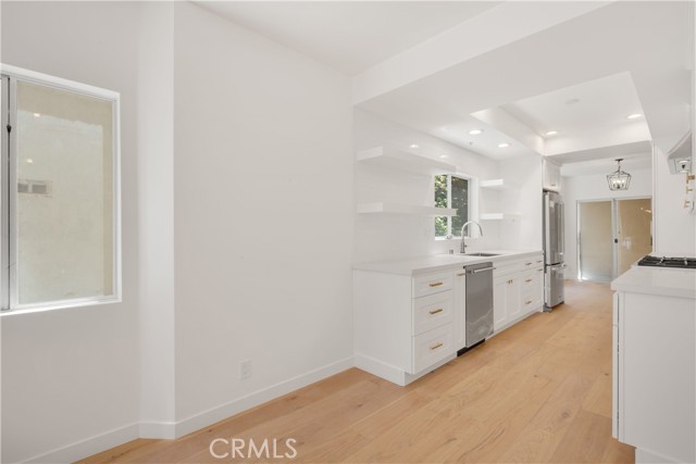 Detail Gallery Image 8 of 16 For 1871 Greenfield Ave #102,  Los Angeles,  CA 90025 - 2 Beds | 2 Baths