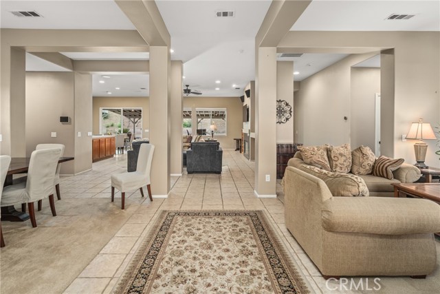 Detail Gallery Image 5 of 59 For 40651 Whitecliff Way, Palmdale,  CA 93551 - 5 Beds | 2/1 Baths