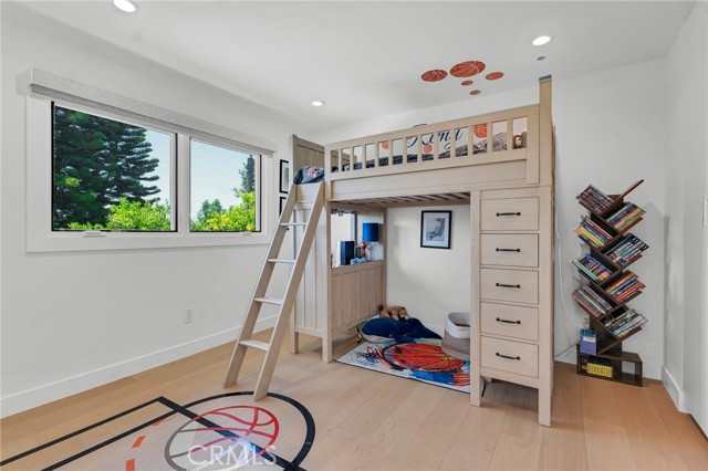 23241 Aetna Street, Woodland Hills CA: https://media.crmls.org/medias/0fffb9b5-7c9d-4717-9e61-1d617ad38ff1.jpg
