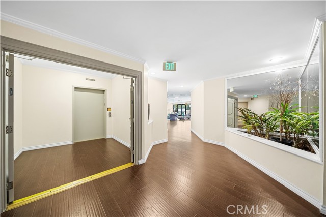 Detail Gallery Image 11 of 53 For 10475 Ashton Avenue Ave #301,  Los Angeles,  CA 90024 - 2 Beds | 3 Baths