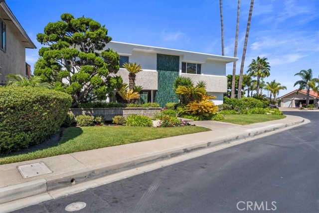 6451 E Shire Way, Long Beach CA: https://media.crmls.org/medias/10031491-7915-40be-ab83-9a73d2059b48.jpg