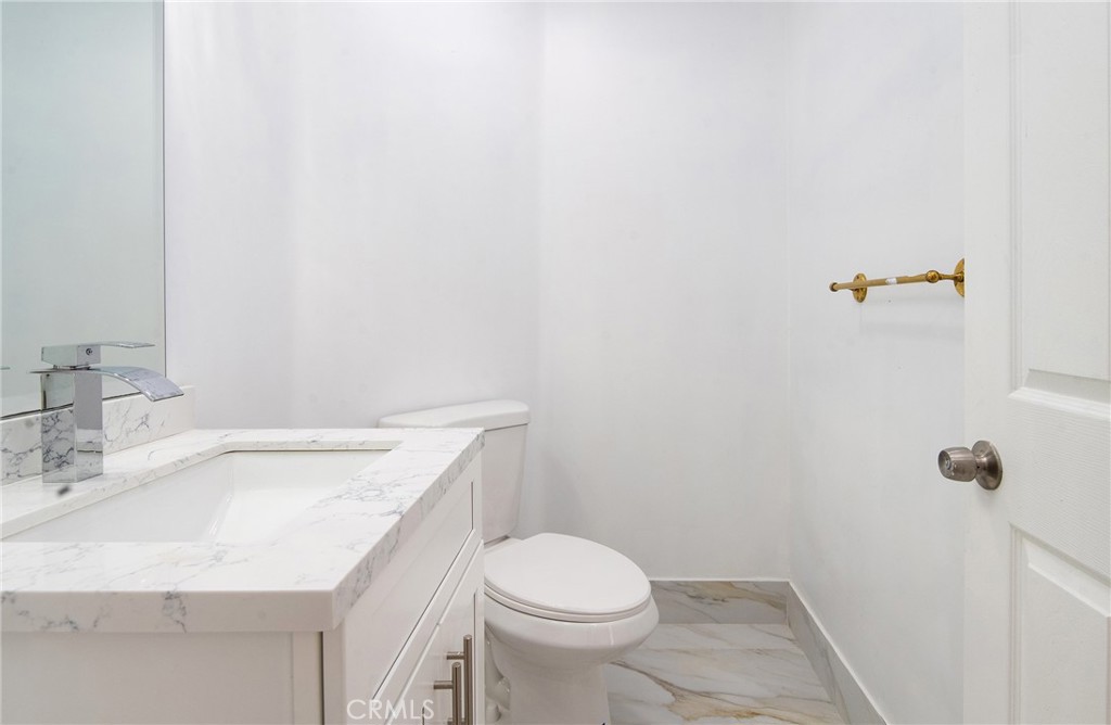 https://media.crmls.org/medias/100370a6-d44c-4b50-b74b-a3a2b043a84a.jpg?preset=X-Large