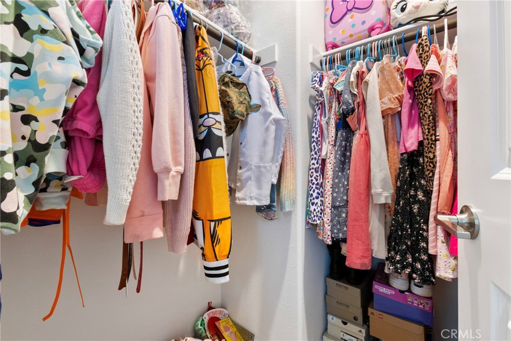 https://media.crmls.org/medias/10037320-c0e2-47c3-8710-4aa8011ab10e.jpg?preset=X-Large