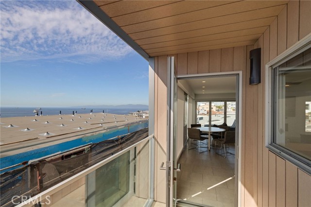 232 32nd Place, Manhattan Beach CA: https://media.crmls.org/medias/1003922c-df96-4c94-bcd8-6da552c2ddaa.jpg