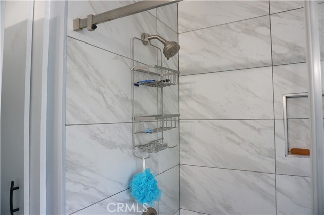10109 Noble Avenue, Mission Hills (San Fernando) CA: https://media.crmls.org/medias/100427f8-7f04-42ca-b331-67711dff8a3e.jpg