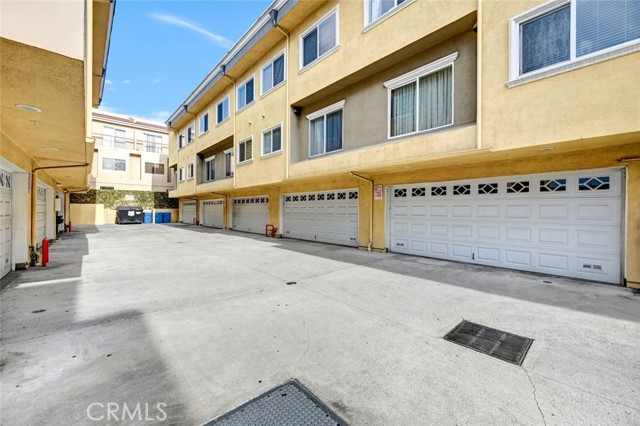 Detail Gallery Image 34 of 52 For 13629 Wyandotte St #111,  Van Nuys,  CA 91405 - 4 Beds | 3 Baths