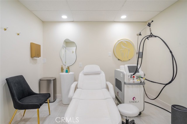  Commercial for Sale in Encino, California
