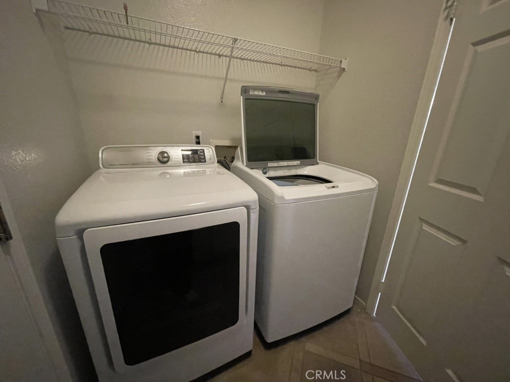 https://media.crmls.org/medias/1007bcb0-557a-4e04-bc47-9fa6137c9585.jpg?preset=X-Large