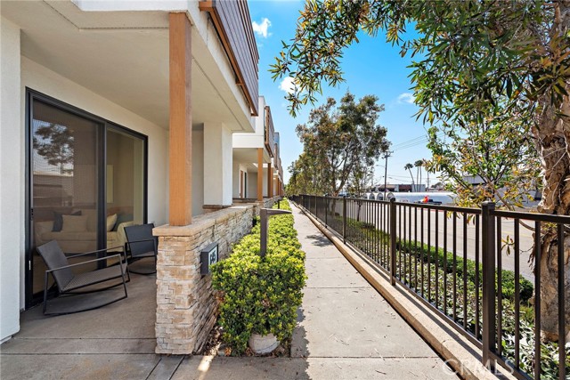 Detail Gallery Image 3 of 50 For 645 W 17th St, Costa Mesa,  CA 92627 - 3 Beds | 2/2 Baths