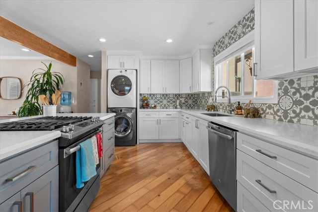 1906 Plant Avenue, Redondo Beach CA: https://media.crmls.org/medias/100a2846-8944-49dd-b660-698b033a3766.jpg