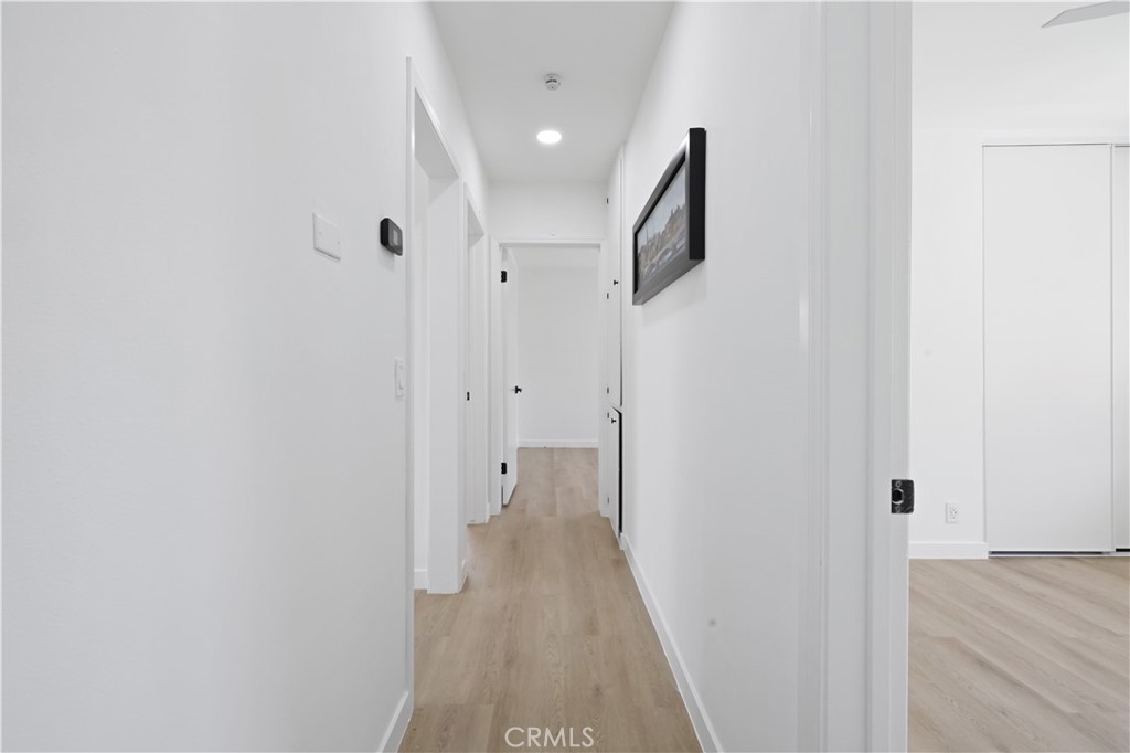 https://media.crmls.org/medias/100b253d-36f8-499c-b9fe-45af7df8747b.jpg?preset=X-Large