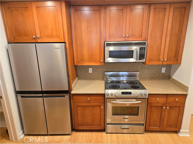 Detail Gallery Image 5 of 23 For 901 10th St #205,  Santa Monica,  CA 90403 - 3 Beds | 2 Baths