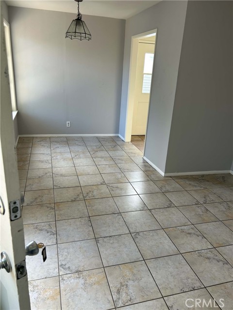 121 W 18th Street, Santa Ana CA: https://media.crmls.org/medias/100bd1db-3447-4842-9b52-19cd09334fa3.jpg