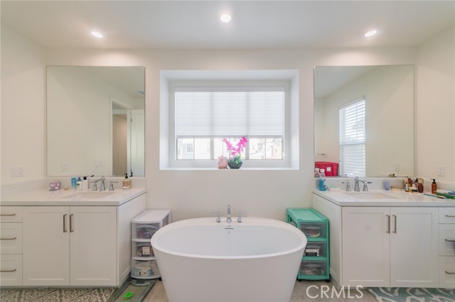 Detail Gallery Image 29 of 34 For 116 Imagination Trl, Irvine,  CA 92620 - 4 Beds | 3/1 Baths