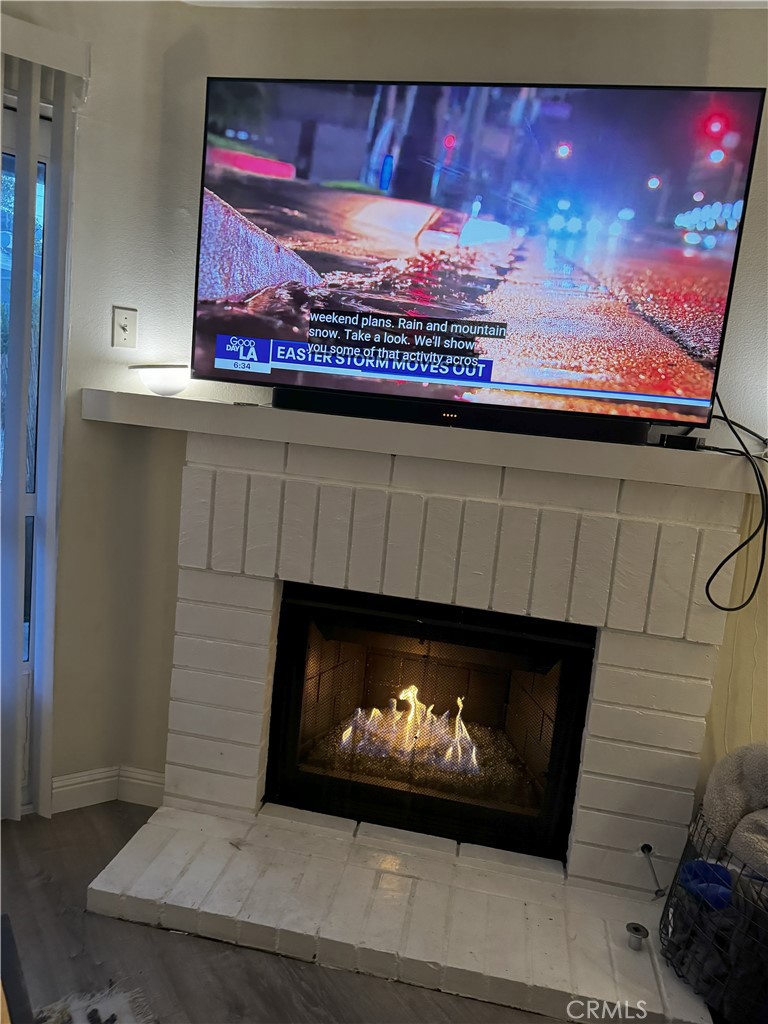 https://media.crmls.org/medias/100ce609-9dfb-4698-b358-59eb9261ab1f.jpg?preset=X-Large