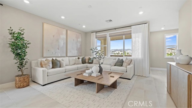 Detail Gallery Image 9 of 39 For 924 Chinon, Irvine,  CA 92618 - 4 Beds | 3/1 Baths