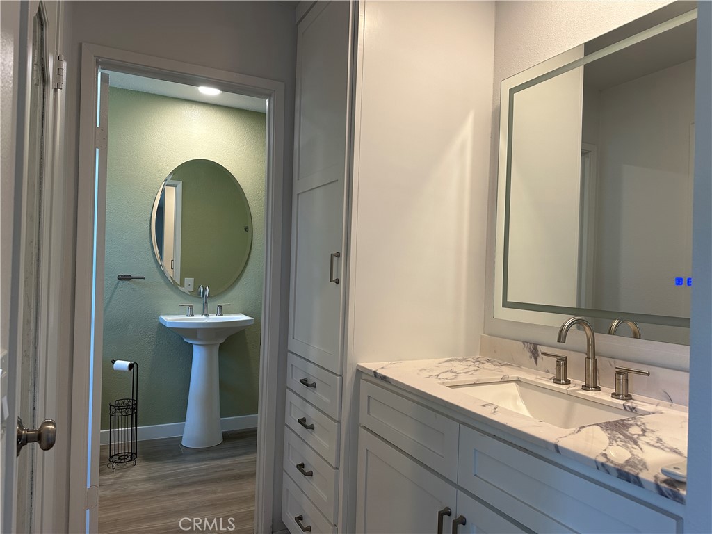 https://media.crmls.org/medias/100da275-9744-49db-8625-696eee14f551.jpg?preset=X-Large
