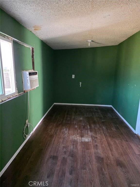 17946 Merrill Ave, Fontana CA: https://media.crmls.org/medias/100ebacb-511f-4d6c-ada1-f3dcf1a729f9.jpg