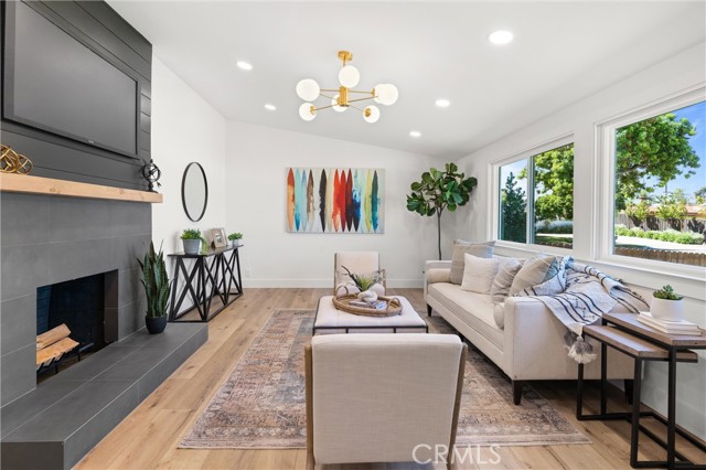 Detail Gallery Image 3 of 25 For 1709 Orcas, Costa Mesa,  CA 92626 - 3 Beds | 2 Baths