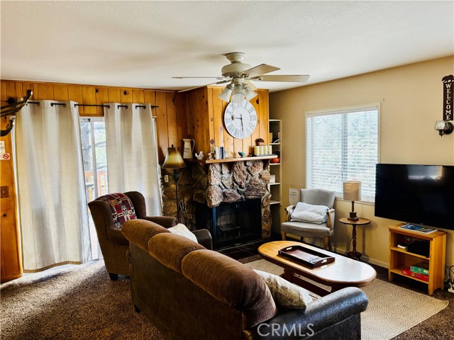 Detail Gallery Image 3 of 14 For 627 Chipmunk, Big Bear Lake,  CA 92315 - 3 Beds | 1/1 Baths