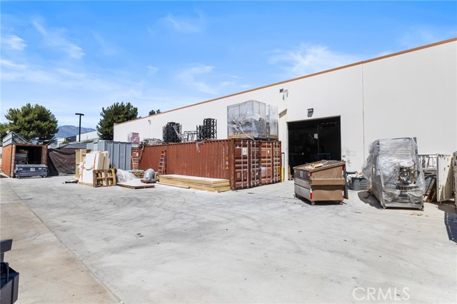 620 S Magnolia Avenue, Ontario CA: https://media.crmls.org/medias/100f3051-3be7-4b4f-b976-a02450ac23f7.jpg