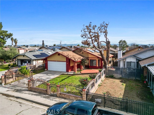 Detail Gallery Image 6 of 43 For 813 Orangewood, Bakersfield,  CA 93306 - 3 Beds | 2 Baths