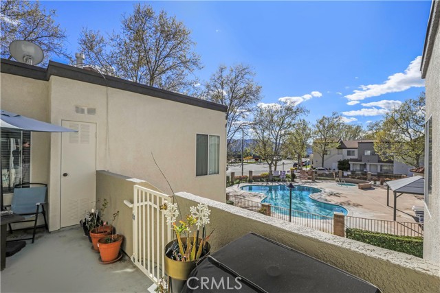 Detail Gallery Image 4 of 21 For 24410 Valle Del Oro #203,  Newhall,  CA 91321 - 2 Beds | 2 Baths