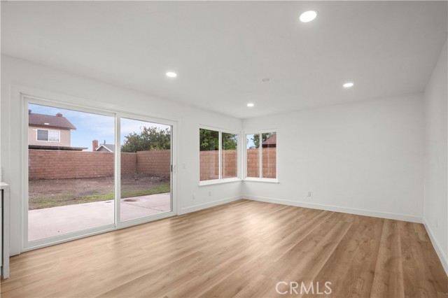 554 E Fairfield Court, Ontario CA: https://media.crmls.org/medias/1011f945-2504-4871-8315-0902aea59ec2.jpg
