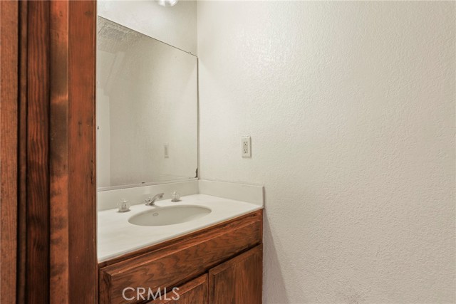 Detail Gallery Image 15 of 39 For 433 S 6th St #E,  Burbank,  CA 91501 - 3 Beds | 2/1 Baths