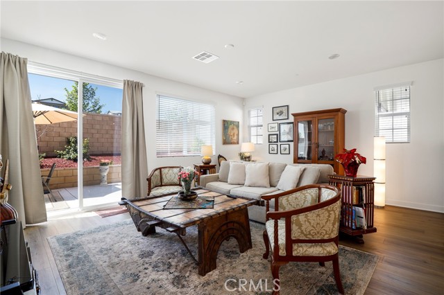 2476 Yellowstone Way, Rialto CA: https://media.crmls.org/medias/1012a48e-c56f-47c5-99a6-f61c9285f306.jpg