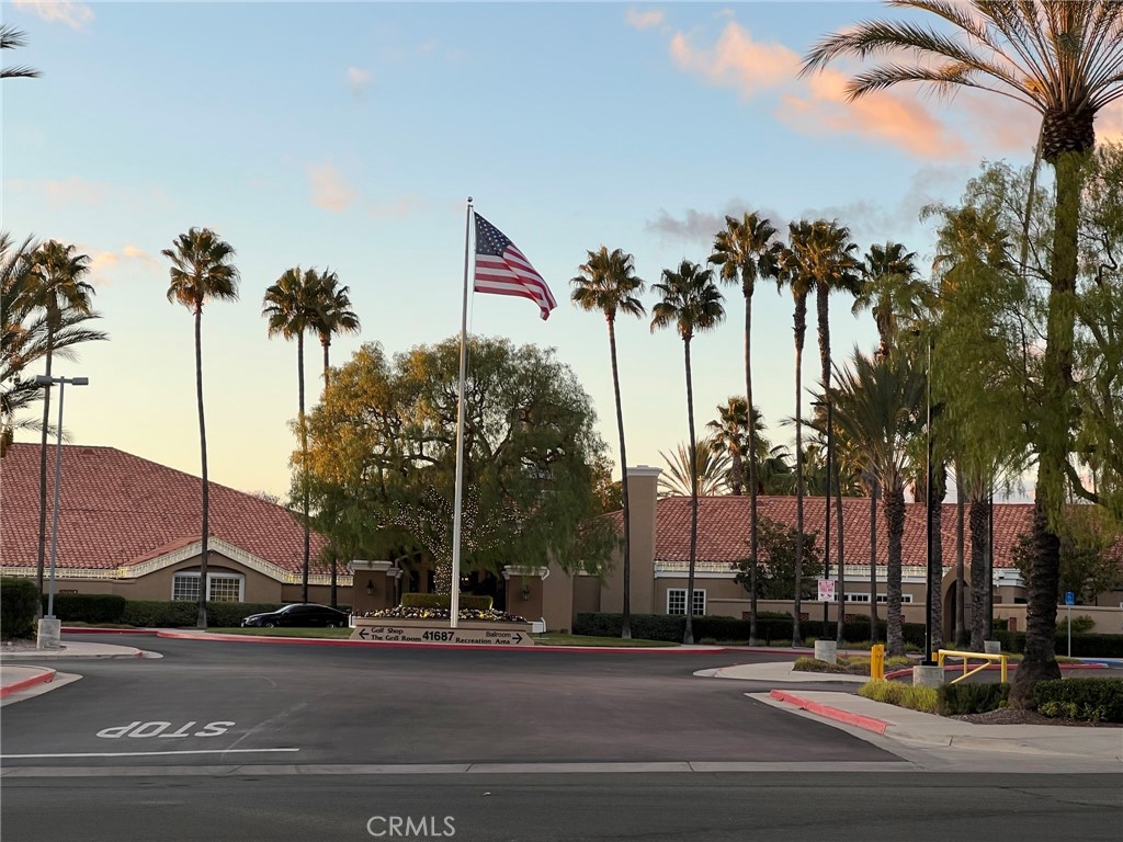 https://media.crmls.org/medias/1012a67b-89de-4a38-9971-2544d7e2ba7c.jpg?preset=X-Large