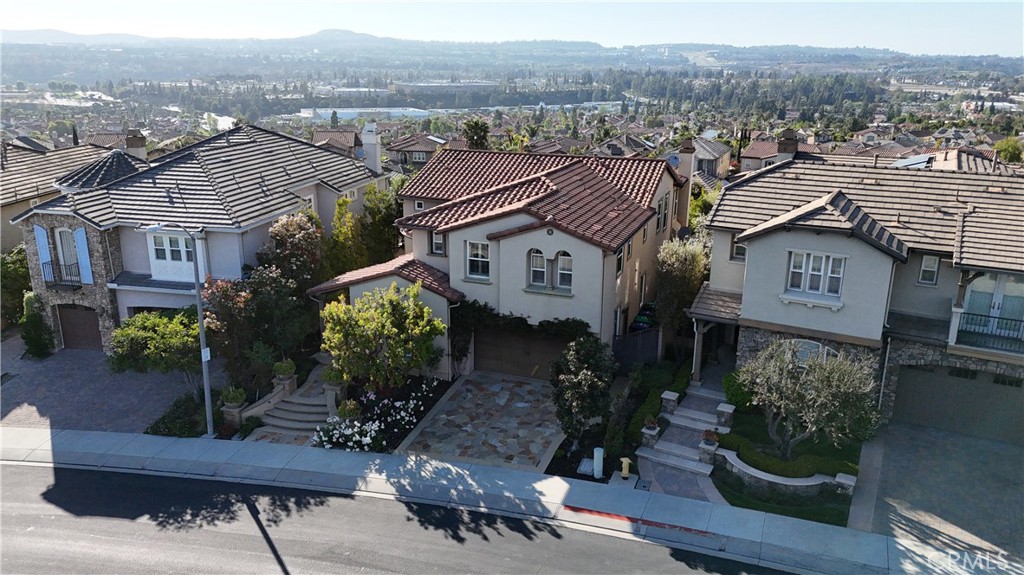 MLS #OC25093834 img 2