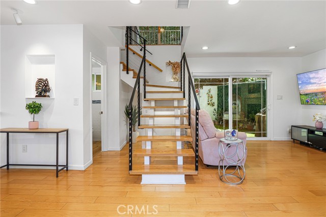 Detail Gallery Image 12 of 37 For 3329 Adina Dr, Los Angeles,  CA 90068 - 3 Beds | 3/1 Baths