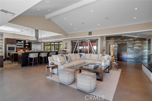 1 Crestwind Drive, Rancho Palos Verdes CA: https://media.crmls.org/medias/10163a2d-e082-4598-bff0-25be5ec12f48.jpg