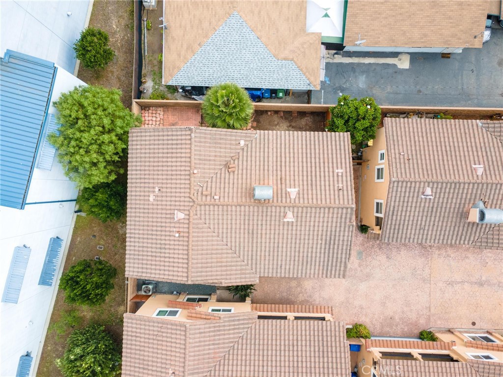 https://media.crmls.org/medias/10181f96-e15c-4961-a41b-4ecfa1fc5627.jpg?preset=X-Large