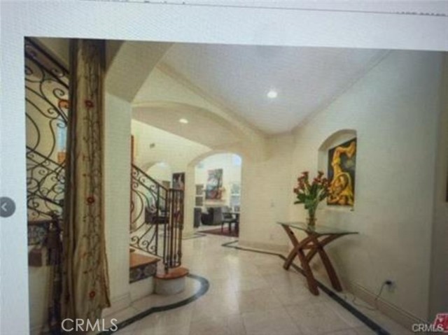 Detail Gallery Image 9 of 13 For 5717 Melvin Ave, Tarzana,  CA 91356 - 8 Beds | 5 Baths