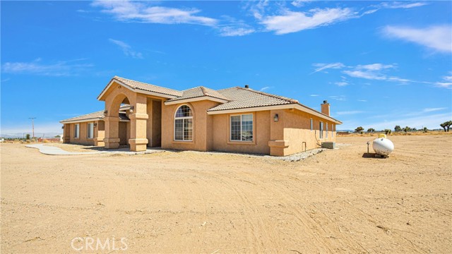 Detail Gallery Image 3 of 41 For 8929 Yucca Terrace Dr, Phelan,  CA 92371 - 4 Beds | 3 Baths