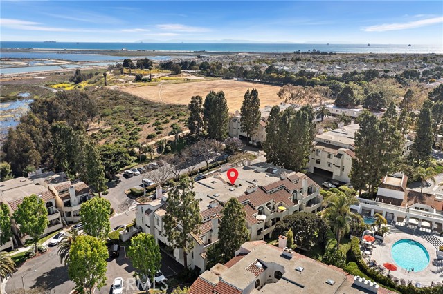 5145 Tortuga Drive, Huntington Beach CA: https://media.crmls.org/medias/1019b415-9fe6-486f-8287-b1fd3f0dddae.jpg