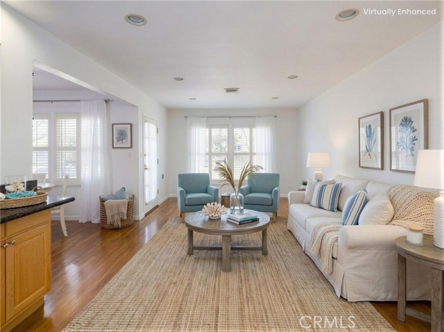 Detail Gallery Image 6 of 37 For 7024 Alverstone, Los Angeles,  CA 90045 - 3 Beds | 2 Baths