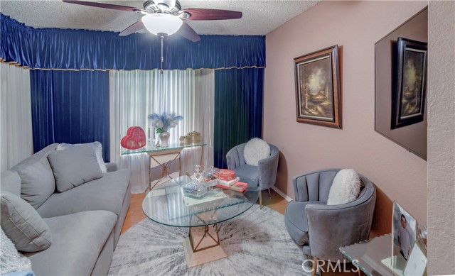 811 N Columbus Avenue, Glendale CA: https://media.crmls.org/medias/101a8905-4f6e-4fbd-9979-d5a481626b6b.jpg