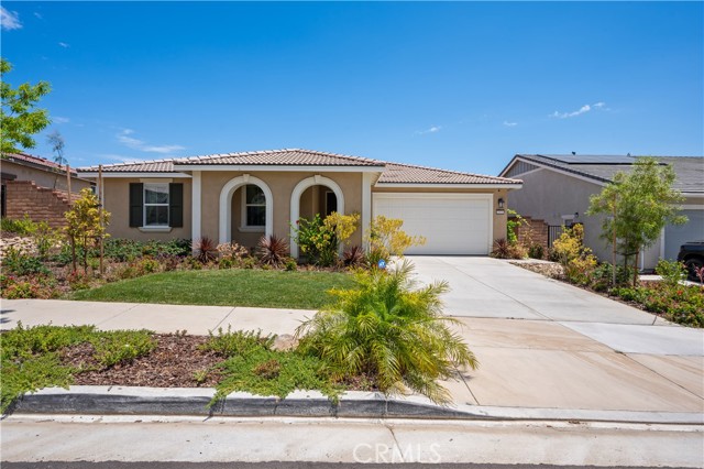 Detail Gallery Image 3 of 67 For 2521 Santa Fiora Dr, Corona,  CA 92882 - 4 Beds | 2/1 Baths